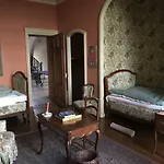 Chateau De - D'hotes Bed & Breakfast *